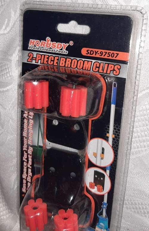 2 piece broom clips holds up to 15kg, hold for different sizes brooms, mops or other tools