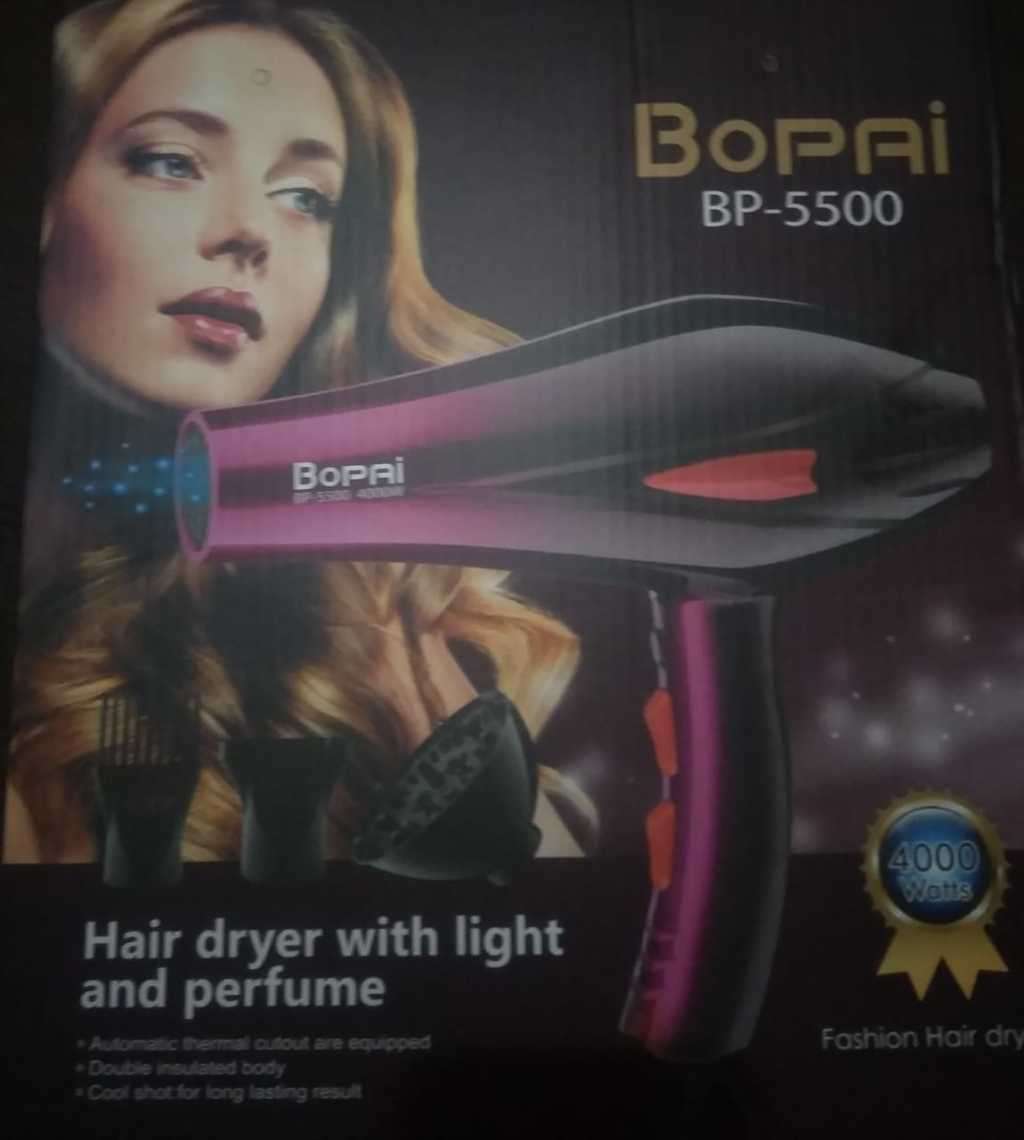 *4000W* Hairdryer, Light and Perfume, 3 different Nozzles, 3 temp settings