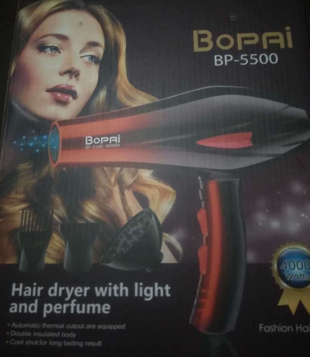 *4000W* Hairdryer, Light and Perfume, 3 different Nozzles, 3 temp settings