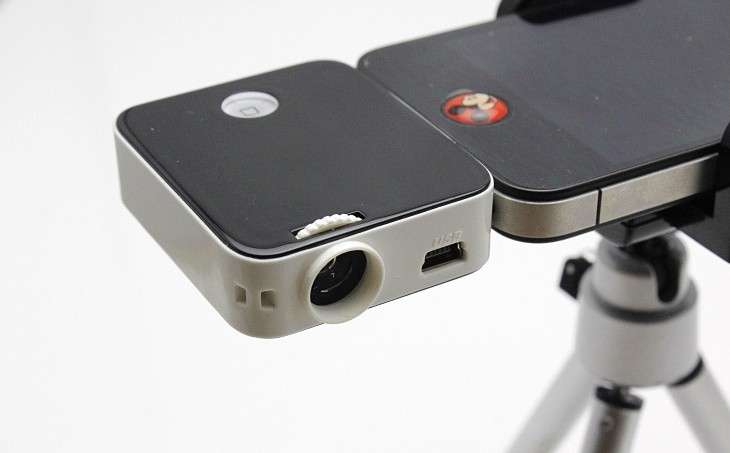 Apple style mini projector (iphone 4 connector) PRICE SLASH! WAS R850