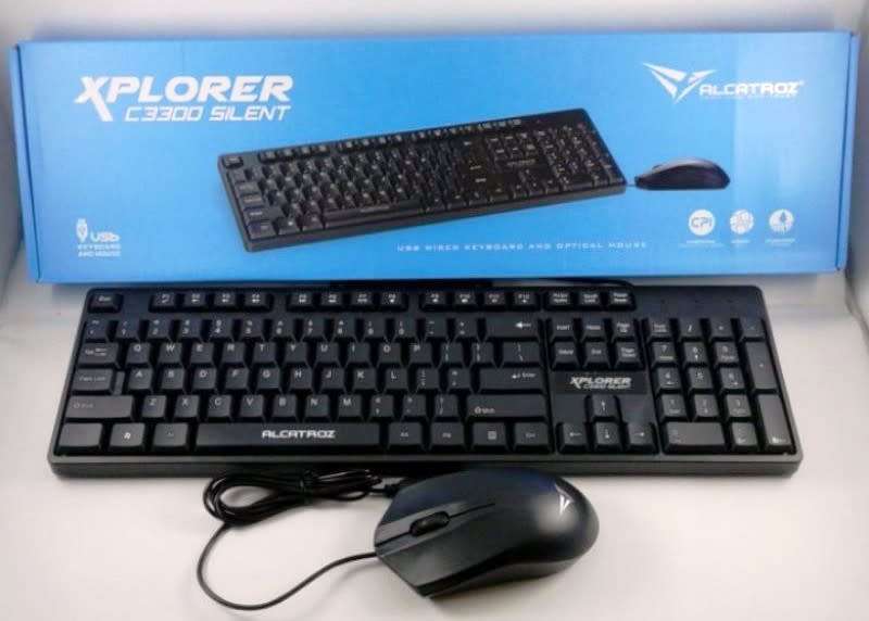 Lenovo 4ghz i7 6700 All-in-One 24 inch PC, 256gb SSD, 16gb DDR4 , Full HD, Webcam, Win 10, R4 990