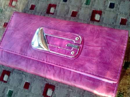 100% Authentic Guess Purse - Money back guarantee !!!