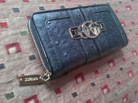 LATE ENTRY 100% Authentic Guess Purse - Money back guarantee !!!