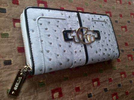 LATE ENTRY 100% Authentic Guess Purse - Money back guarantee !!!