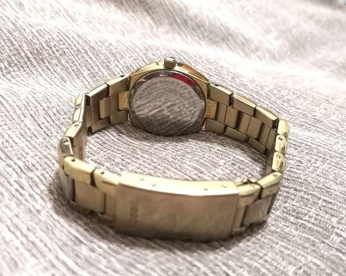 Wow!!! Pre Loved Gold Ladies Fossil Diamante Watch With Pearl Face !!!