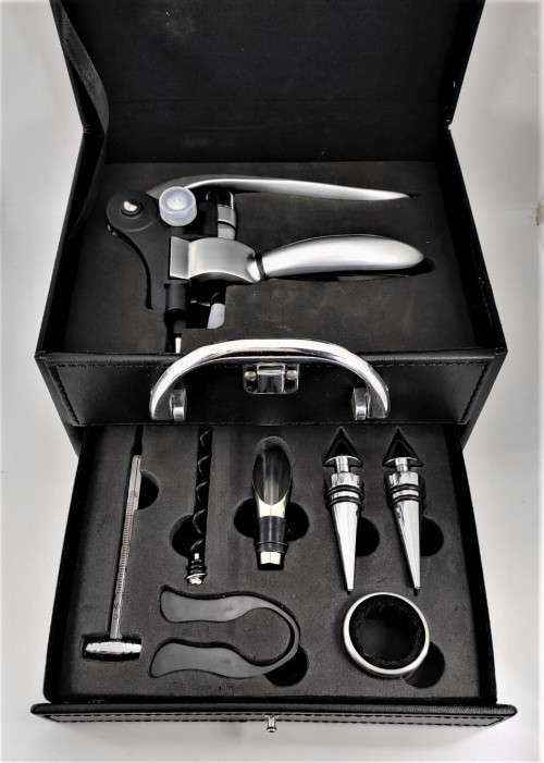 Exclusive Wine set Opener Gift set, brand new!!!