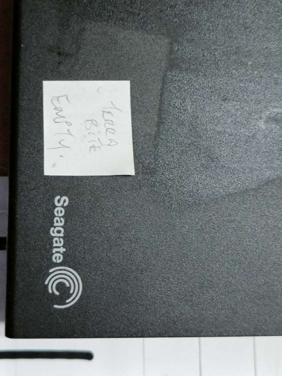 Wow!! Late Entry, 2 Terrabite 3.5`Samsung External Hard drive Storage with Power Cable as per pics