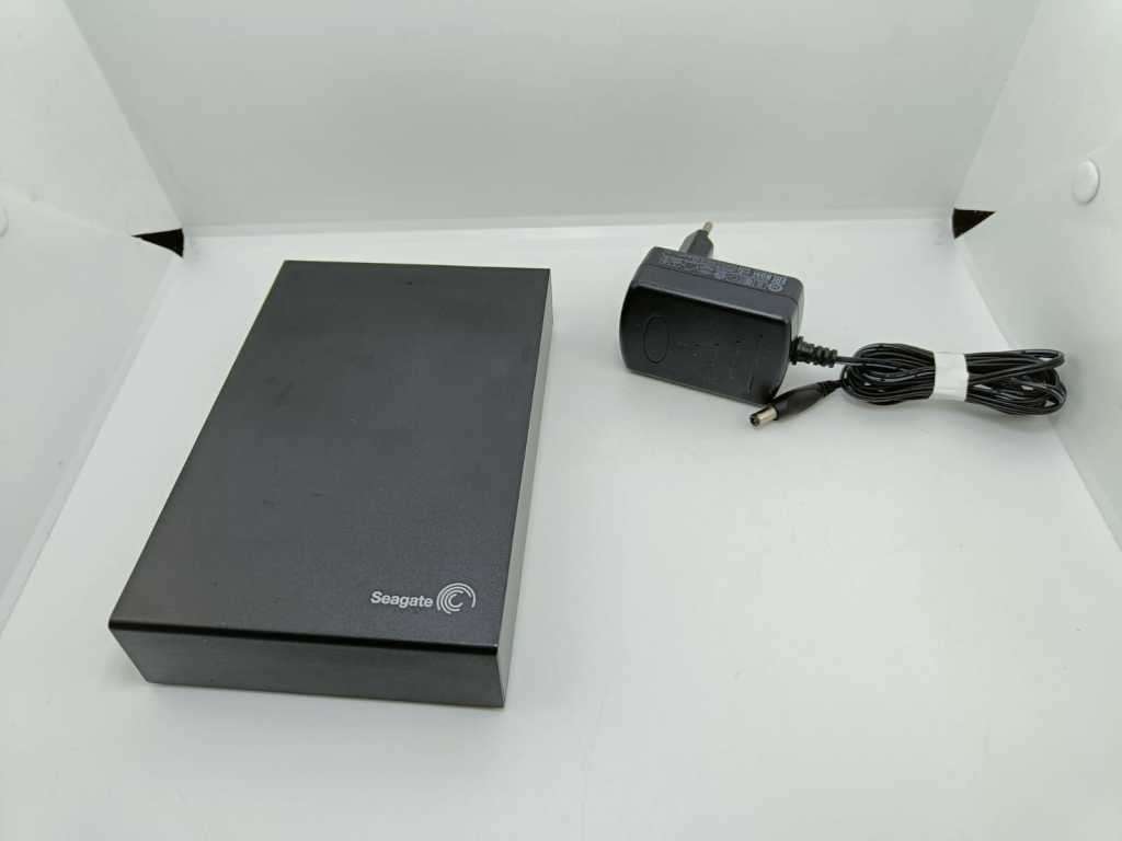 Wow!! Late Entry, 2 Terrabite 3.5`Samsung External Hard drive Storage with Power Cable as per pics