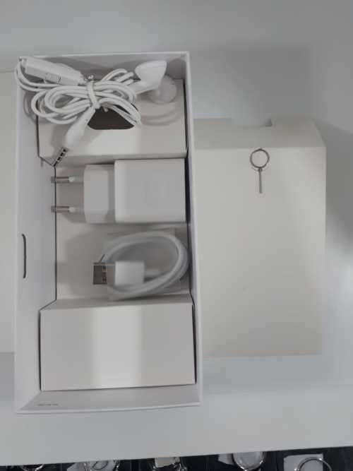 Original Huawei Y9 Prime 2019 edition, 128gig memory, like new, complete with box