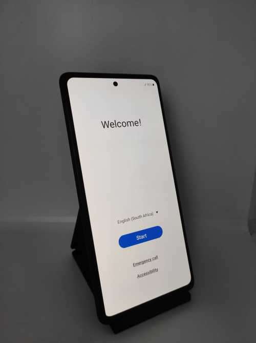 Samsung galaxy S20FE Dual SIM, Local Stock, 128gig Memory, complete with box