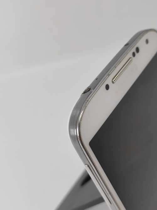 Samsung Galaxy S4, 32gig memory, Single SIM, Open to all Networks, Local Stock.