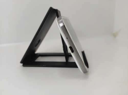 Samsung Galaxy S4, 32gig memory, Single SIM, Open to all Networks, Local Stock.