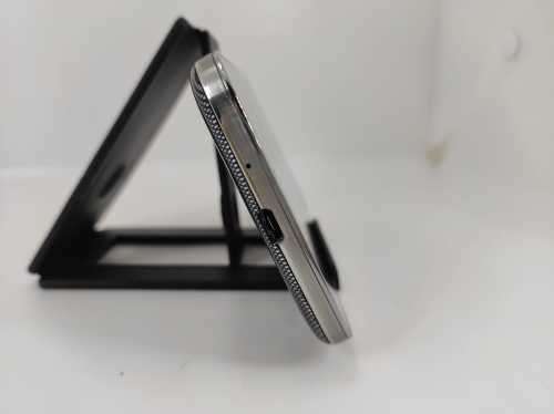 Samsung Galaxy S4, 32gig memory, Singel SIM, Local Stock with box complete.