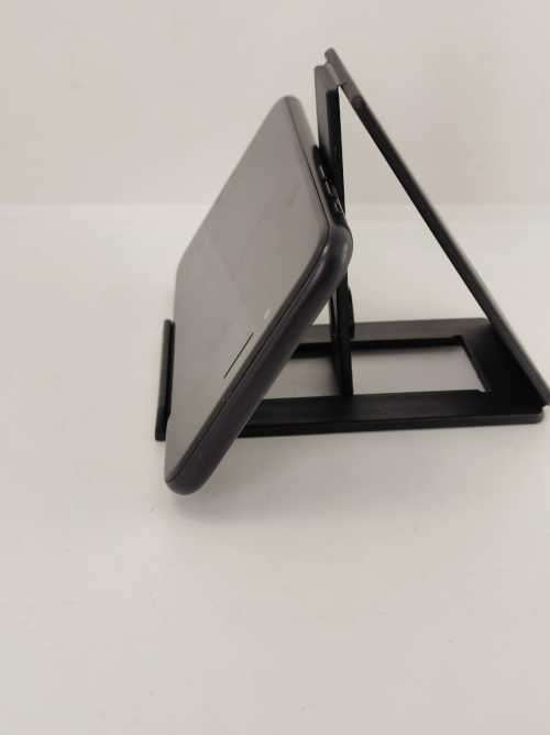 Apple iPhone SE, 2020 Edition, 64gig gig, Like New, Box and all accessories incl, local stock!!