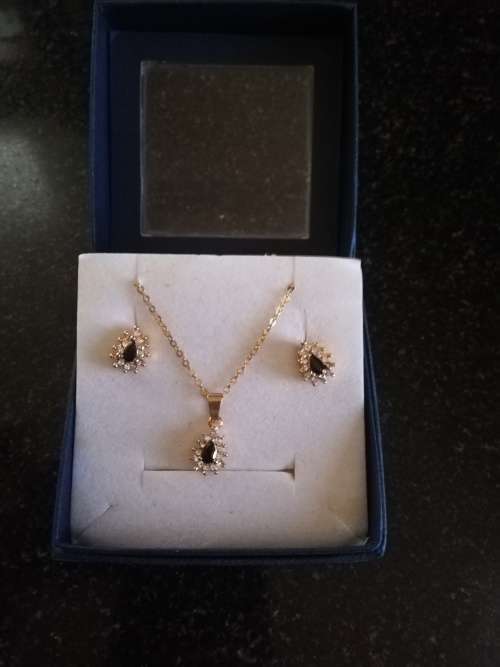 Vintage Ladies Chain, pendant and Earing set. With blue Saphire and cubics