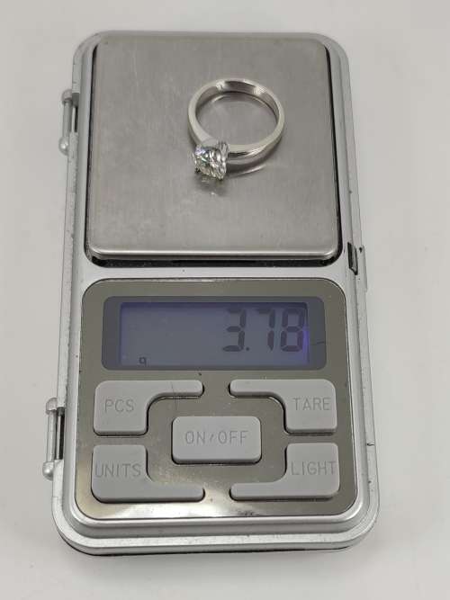 Late Entry!!! Solid 9ct White Gold Solitaire Engagement Ring, 1.58ct I/j VVs1 Moissanite Gemstone.