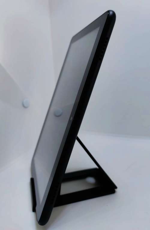 Kindle Fire 8 HD, 32gig, With Alexa, Like new with Dark Blue Cover