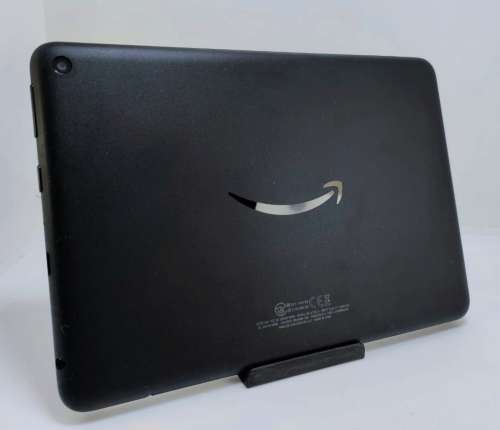 Kindle Fire 8 HD, 32gig, With Alexa, Like new with Dark Blue Cover