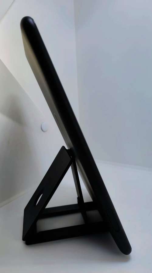 Kindle Fire 8 HD, 32gig, With Alexa, Like new with Dark Blue Cover