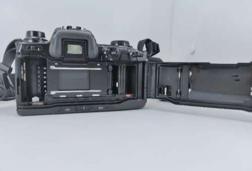 Minolta Dynax 600si Classic SLR Film Camera, Loads of Extras, Extra Lens, see full Description!!