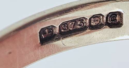 Solid 9ct Gold Vintage Ring with over 14ct Blue Topaz in Excellent Condition!!