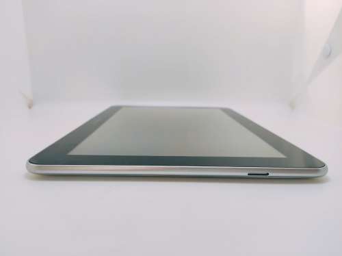 Samsung 10.1` Tablet, Model GT-P7500, SIM and WiFi, 32gig memory!!