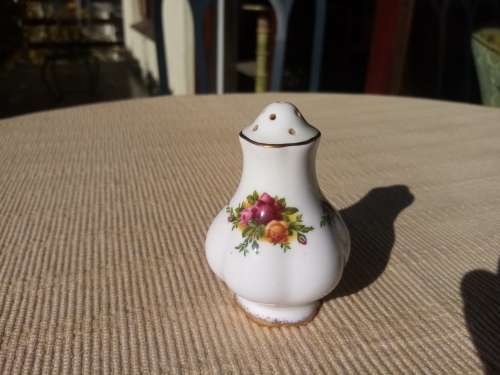 Royal Albert Old Country Roses - pepper shaker