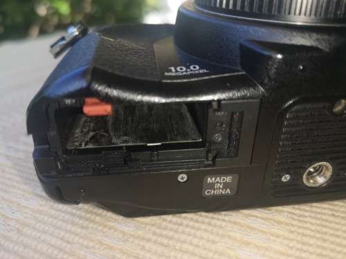 Olympus E-400 body - battery door missing.