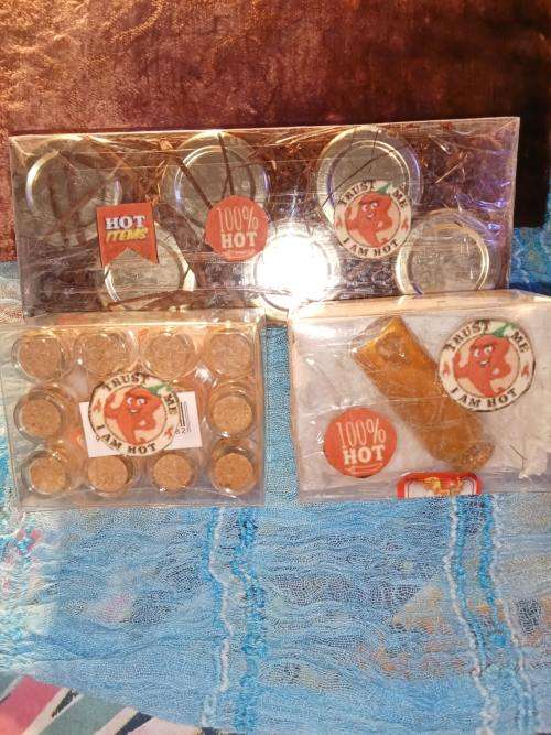 Worlds 4 Hottest Chilies in A 30ml TUB HOT AS HELL CHILLIE SAUCE