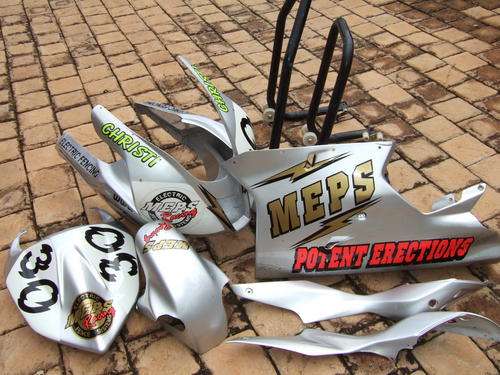 Aprilia RSV 1000 Race fairings 2006 Model - Full set. (Paddock stands excluded)