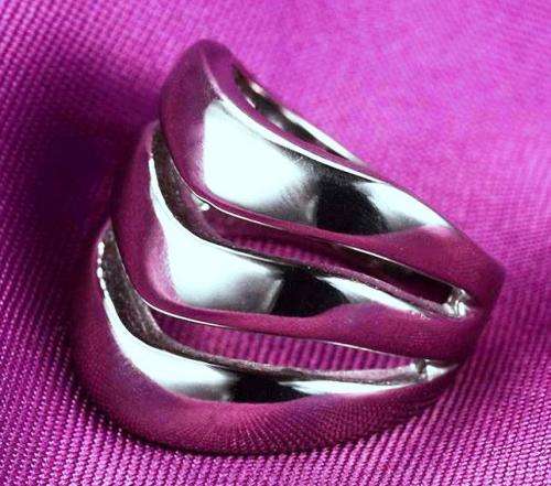 NEW DESIGN SOLID STAINLESS STEEL WAVY RING. SIZE 7.5 / O+