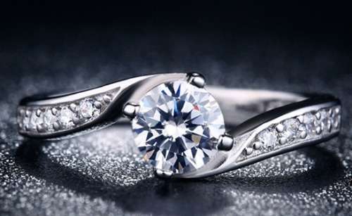 Stunning! 1.00ct Cr.Diamond and Accents Engagement Ring - Size 8 / Q / 18mm