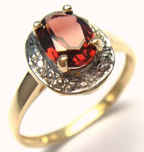 9ct SOLID GOLD RING 0.82CT NATURAL GARNET AND DIAMONDS. SIZE N+ (7)