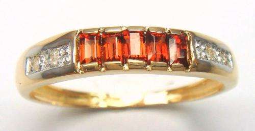 9ct SOLID GOLD RING 0.32CT NATURAL GARNET AND DIAMONDS. SIZE N+ (7)
