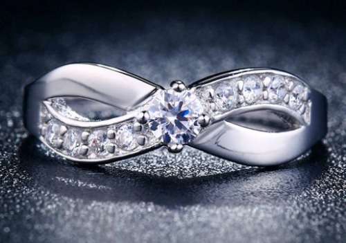 INFINITY! BEAUTIFUL 0.25CT SOLITAIRE CR.DIAMOND ENGAGEMENT RING - Size 6 / L and a Half