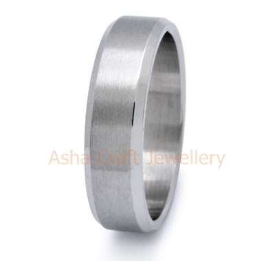 5MM MATT BEVELLED 316L STAINLESS STEEL BAND. RING SIZE 9 / R+ / 19mm