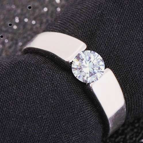 BRAND NEW! Sparkling CZ Solitaire 316L Stainless Steel Ring. Size 5.5 / K+