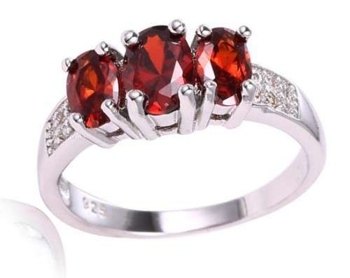 GORGEOUS 0.85CT. SIM GARNET S925 SILVER TRILOGY OVAL CUT RING - SIZE 8 / Q