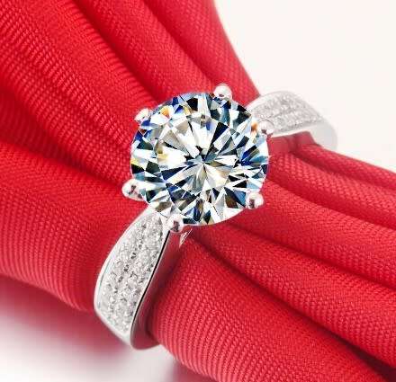 R1 Auction! Sparkling 2.19ct Cr.Diamond Solitaire & Accents Channel Engagement Ring. Size 8/P-Q/18mm