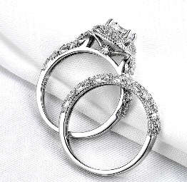 Exquisitely detailed Cr.Diamond Engagement & Wedding Ring Set. Size 8 / Q