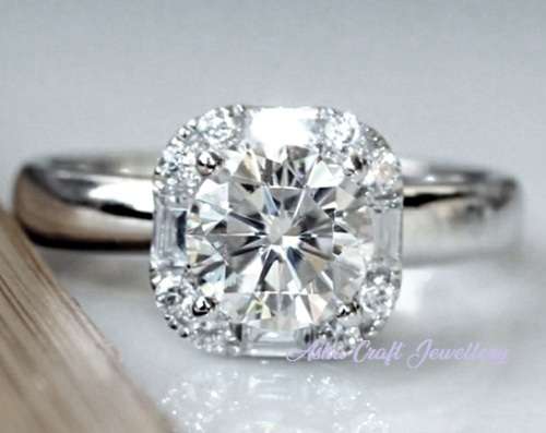 Exquisite 1.40ct Cr.Diamond Modern Solitaire Halo Engagement Ring. Size 7 | N/O