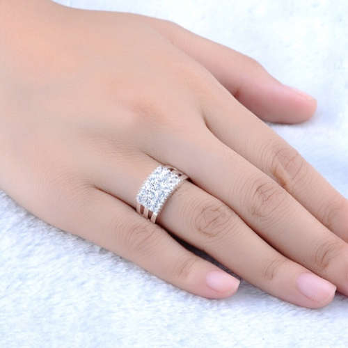 Beautiful 1.34ct Cr.Diamond Engagement Ring, Cluster Design. Size 6 | L-M