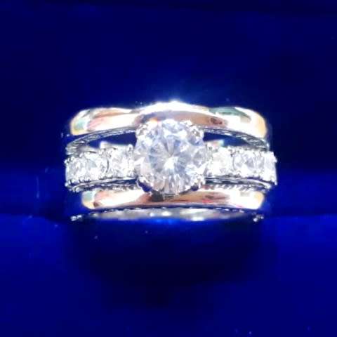EXQUISITE! 3.10ct Solitaire & Accents Engagement Ring Set. Size 6.5 | M+