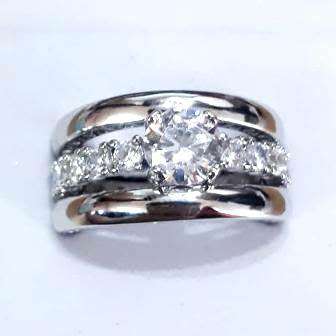 EXQUISITE! 3.10ct Solitaire & Accents Engagement Ring Set. Size 6.5 | M+