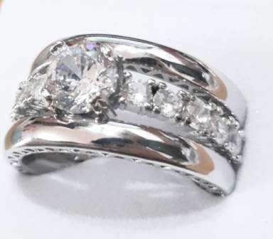 EXQUISITE! 3.10ct Solitaire & Accents Engagement Ring Set. Size 6.5 | M+