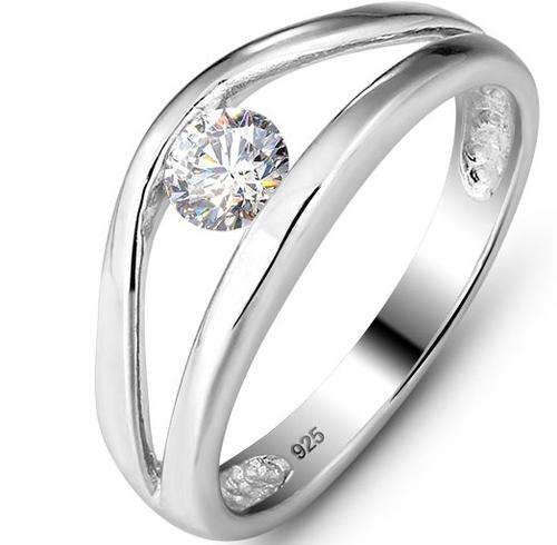 Brilliant cut 0.27 Carat Cr. Diamond Solitaire Engagement Ring. Size 7[O]