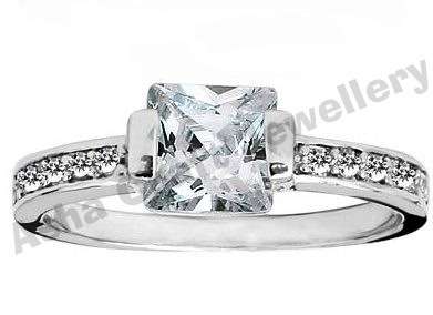Top Square Ring 1.48ct Cr.Diamond with Brilliant Accents. Sz.6 M 16.3