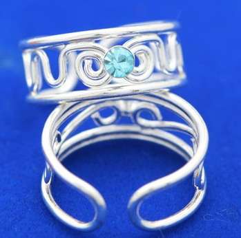 Pretty Brand New Light Blue CZ Toe Ring well made in 925 Sterling Silver