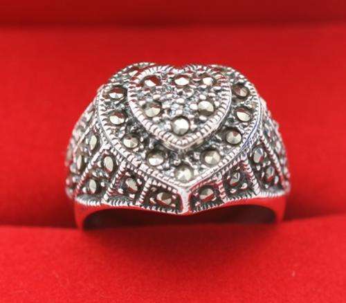 Breathtaking Brand New Ring With Marcasites Beautifully Designed in 925 Sterling silver - Sz 9 / S
