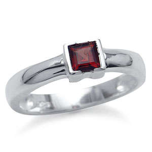 Princess-cut 0.25ct Genuine Garnet 925 Sterling Silver Ring. Size 6/M